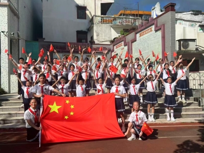 梅州日报各小记者站学校举办多彩活动庆祝国庆中秋：礼颂盛世 共庆华诞