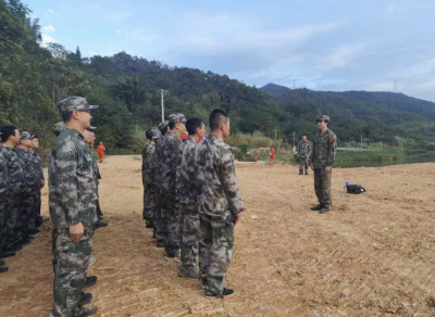 梅江区长沙镇组织民兵开展森林消防演练