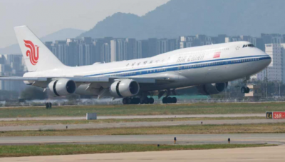 新华社快讯：国家主席习近平抵达韩国，将出席亚太经合组织第三十二次领导人非正式会议并对韩国进行国事访问