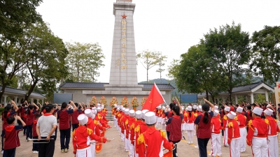 “时刻准备着！”梅县区举行少先队建队日主题活动