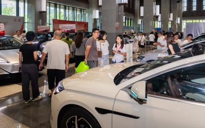 新能源汽车月度新车销量占比连续三个月突破60%