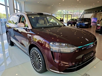 首次！10月我国汽车总销量新能源占比超50%