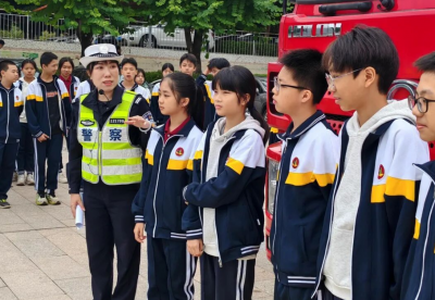 致命的大货车视觉盲区！梅县宪梓中学的学生们来亲身感受一下