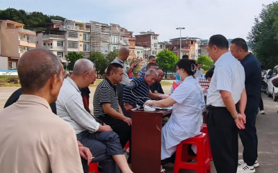 丰顺县黄金镇：送医下乡暖人心 真情关爱老兵行