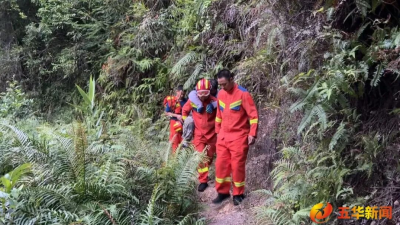 紧急救援！石马山登山者下山途中不慎扭伤脚踝，被困半山腰…
