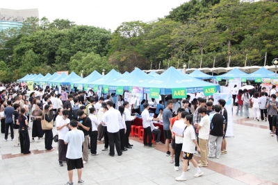 276家用人单位线上线下联动揽才！嘉应学院举办2026届毕业生秋季供需见面会