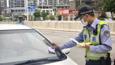 民生追踪丨相关部门出手整治，梅城客商大道公交站违停现象有所改善