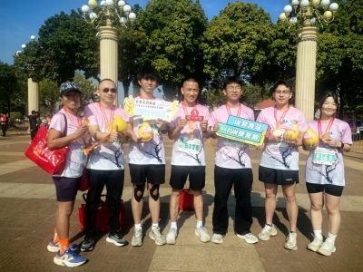 追光而行！视障跑者参加梅州马拉松
