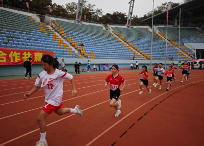 3人1队6次打破5项区运会纪录！梅县区第64届中小学生田径运动会闭幕