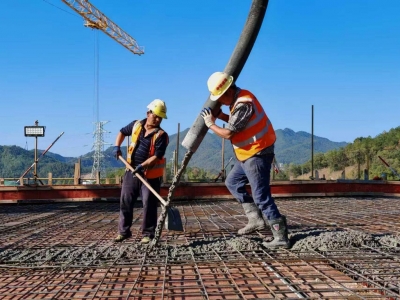 瑞梅铁路平远站站房封顶