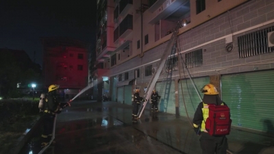 梅县区开展高层建筑灭火救援演练与消防安全宣传活动！实战演练强本领，科普宣传筑防线