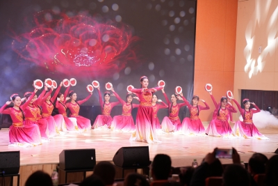 凝心聚力谱新篇，艺彩华章迎新年！广东梅州职业技术学院2026年元旦文艺晚会暨第二届“周溪荷”艺术节颁奖典礼圆满举行