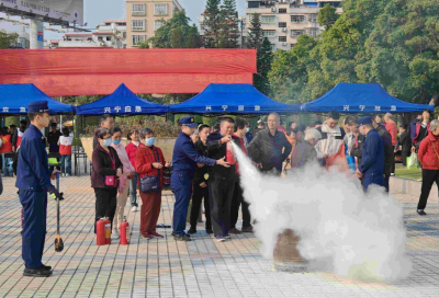 兴宁市多部门联动开展宪法和安全生产法宣传周暨诚信宣传咨询活动