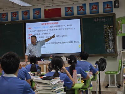 “英”材施教育桃李 “语”时俱进传薪火！记梅雁中学名师工作室主持人、高中英语教研组组长石远金
