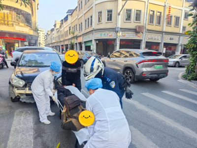 及时救助交通事故受伤群众！为他们点赞~