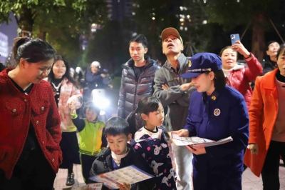 兴宁市消防救援大队密集开展夜间高层住宅小区灭火救援演练