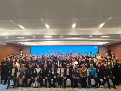 会梅一家亲 共话两地情