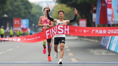 梅马半马男子组冠军李小红：梅马赛道超舒服，客家美食我来啦！