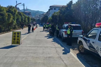 蕉岭公安开展电动自行车、摩托车交通安全专项整治第一次集中统一行动
