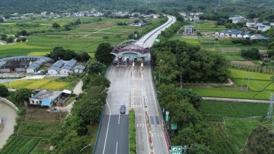 梅平高速以“门户美学”绘就绿美新图景