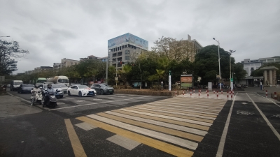 嘉应学院西校门红绿灯启用！保障校园周边道路交通安全有序畅通