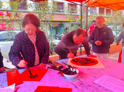 “喜迎马岁 挥春送福”惠民活动走进梅江区三角镇