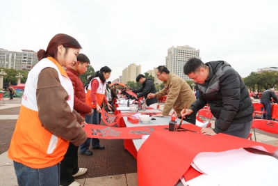 墨香年味“浓” 春联祝福“新”！“挥春送福进万家 安居圆梦促发展”专场活动在梅县区开启