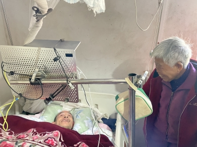 “渐冻”的身躯 “沸腾”的人生！“梅州史铁生”钟展峰用眼睛“书写”生命答卷