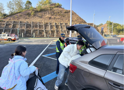 护送返程、拾金不昧！兴华高速路政员持续开展为民服务工作