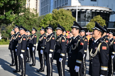警徽闪耀，守护不息！蕉岭公安举行“中国人民警察节”升警旗仪式