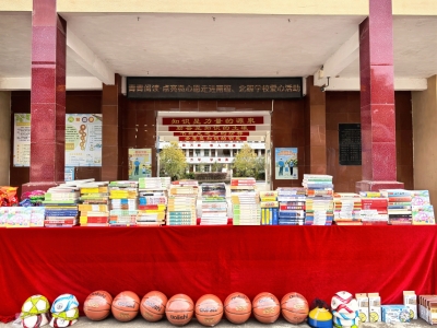 以书为媒爱为桥，点亮微心愿！青青悦读走进蕉岭南磜、北磜学校开展爱心活动