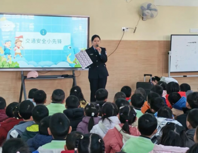 “警”彩进校园！这场平安之约太治愈啦