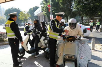 梅县公安持续开展电动自行车摩托车专项整治行动