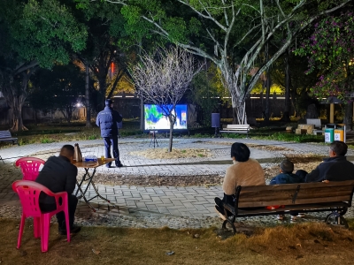 噪音包围学校，学生捂耳学习！这你受得了？