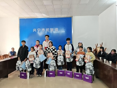 天河区“关爱一老一小”好人工作室到兴宁市坭陂镇助学