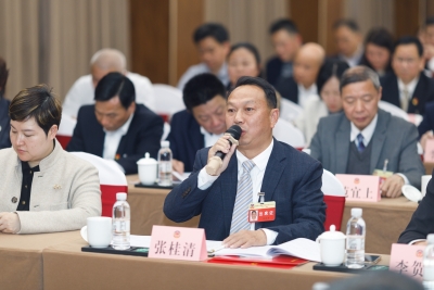 市政协委员分组讨论“两个报告”