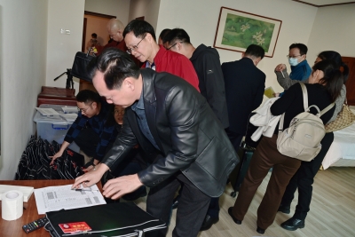 梅州市八届人大六次会议4日开幕  人大代表和列席人员报到