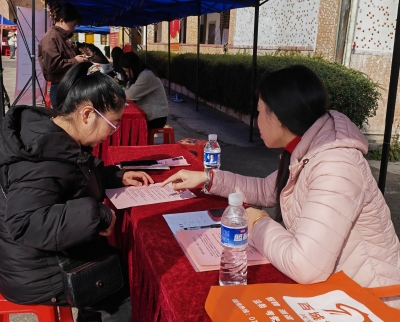 暖心服务助力就近就业创业！2026年梅州市城东镇新春“家门口”就业集市招聘活动举行