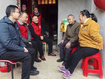 尊崇军人​情暖老兵关爱军属！梅县区老兵之家服务队走访慰问困难军人家庭