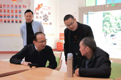 凌望远走访慰问困难群众和老党员