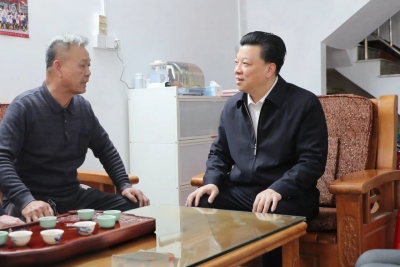 丰顺县委书记张志锋走访慰问老党员和困难群众