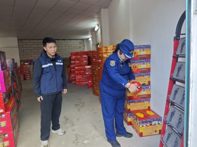 筑牢年关安全防线！梅江消防开展烟花爆竹专项检查