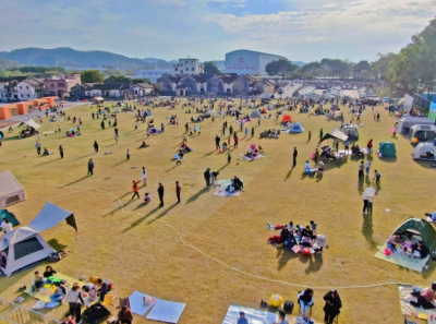 政企村携手打造城市户外客厅！梅州自柚大草地成市民露营休闲好去处
