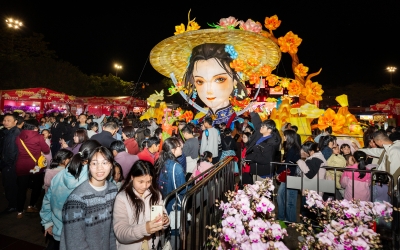 华灯璀璨 喜迎佳节！梅城院士广场成热门打卡点