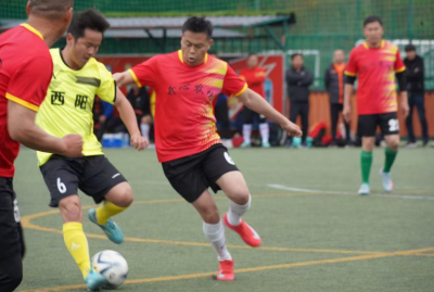 现场气氛十分热烈！梅州市第五届强民迎春足球赛举行