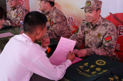五华：征兵宣传为春色添一抹“迷彩绿”