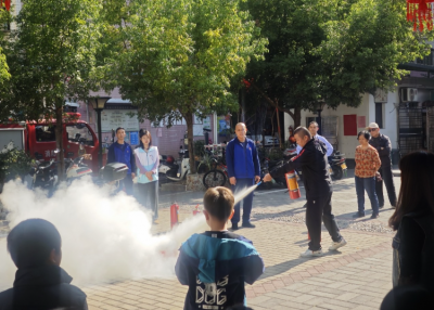 梅江区西郊街道西郊村开展节前消防应急实战演练