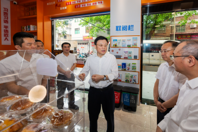 马正勇到梅江区调研：始终坚持以人民为中心的发展思想  以更大力度更实措施推进爱心食品免费领取  