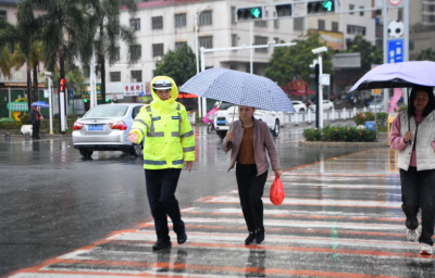 五华公安•致敬“她”力量：今天的头条留给你们！