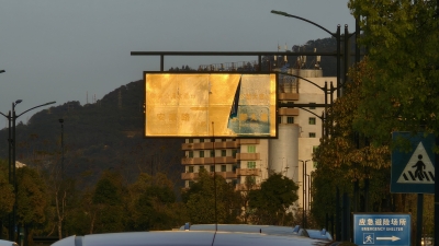 找路变“猜谜”？梅城多路牌“失色”难辨方向，市民盼尽快处理